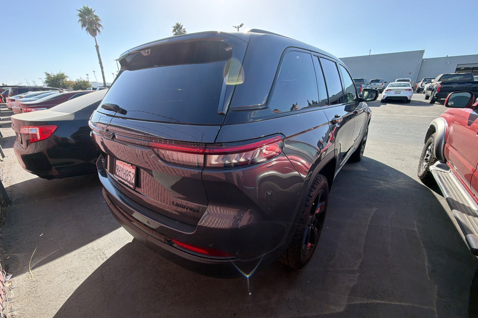 Used 2023 Jeep Grand Cherokee Limited w/ Luxury Tech Group II AWD/4WD image 6