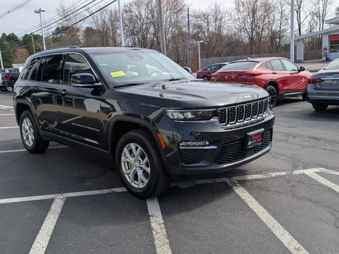 Used 2024 Jeep Grand Cherokee Limited image 10