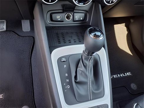 New 2025 Hyundai Venue Limited image 16