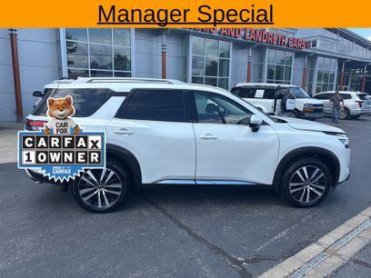 Used 2025 Nissan Pathfinder Platinum