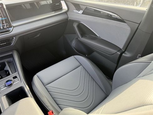 New 2026 Volkswagen Tiguan SE R-Line image 27