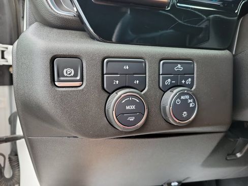 Used 2024 Chevrolet Silverado 2500 LT AWD/4WD image 13