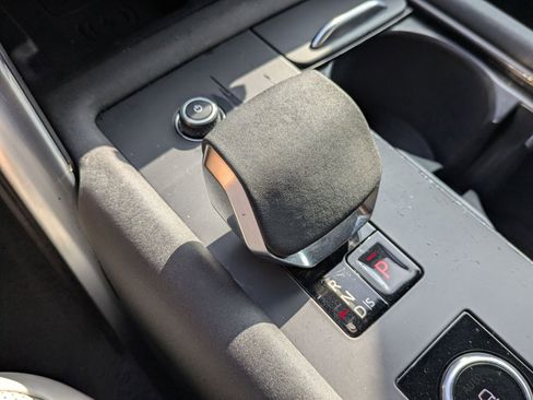 Used 2023 Land Rover Discovery Metropolitan Edition image 20