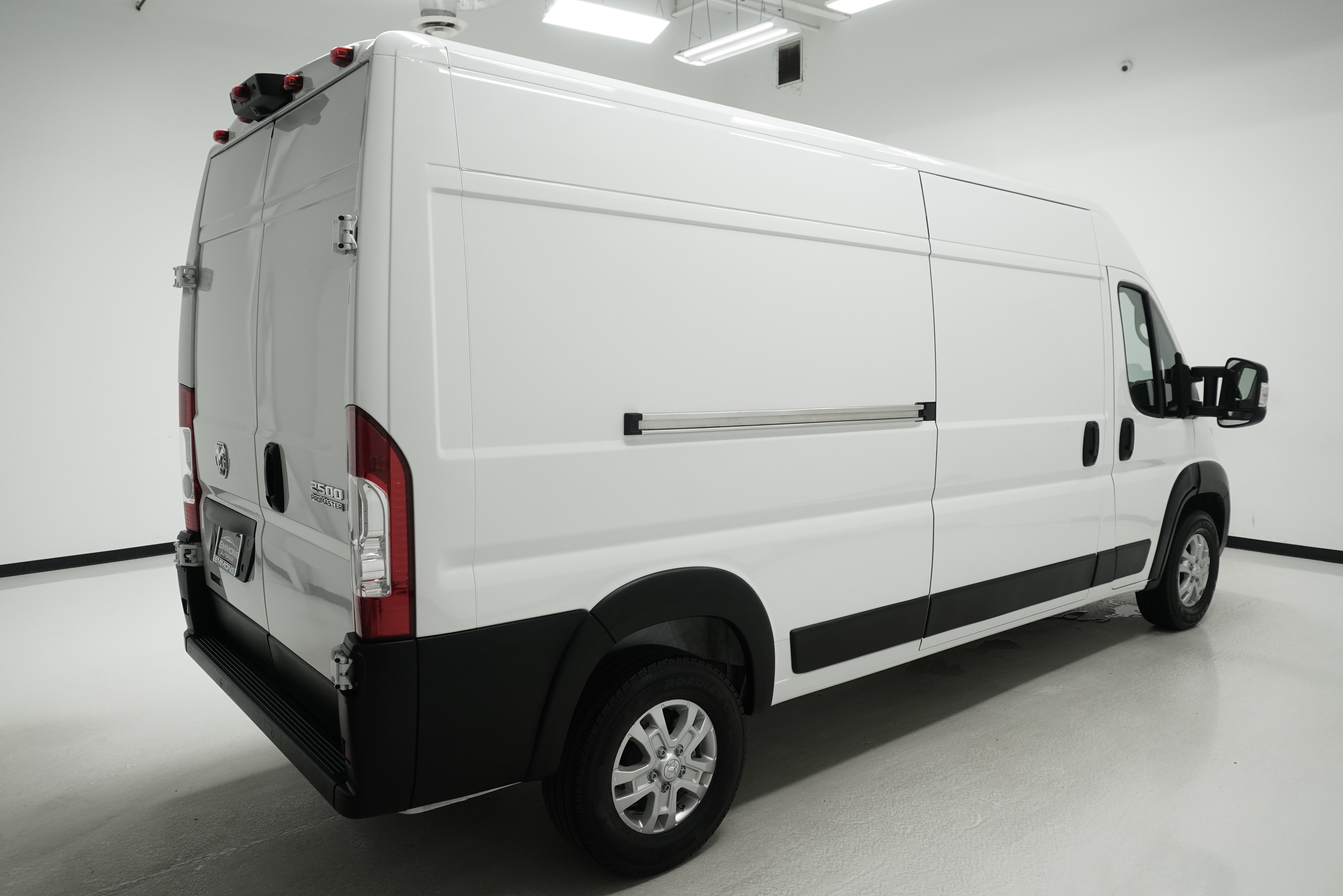 Used 2023 RAM ProMaster 2500 w/ Premium Appearance Group FWD image 3