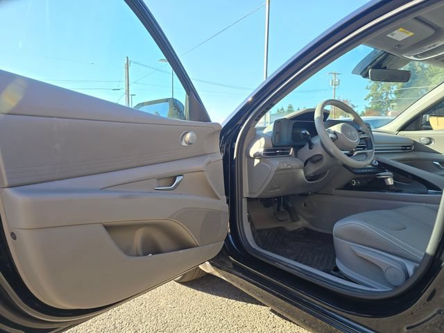 Certified 2025 Hyundai Elantra Hybrid FWD image 19
