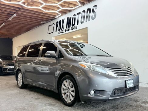 Used 2017 Toyota Sienna Limited Premium image 1