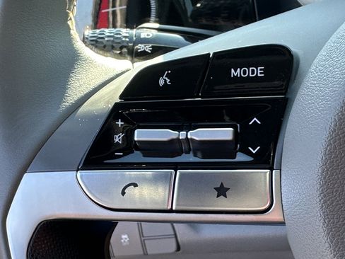 Used 2024 Hyundai Elantra SEL w/ Convenience Package image 26