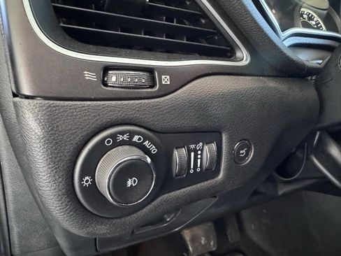 Used 2022 Jeep Cherokee Trailhawk w/ Comfort/Convenience Group image 24