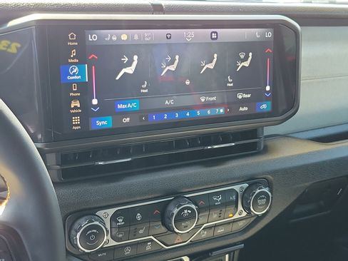 Used 2024 Jeep Wrangler Sport S image 20