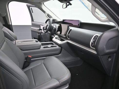 New 2025 Ford Expedition Active image 24