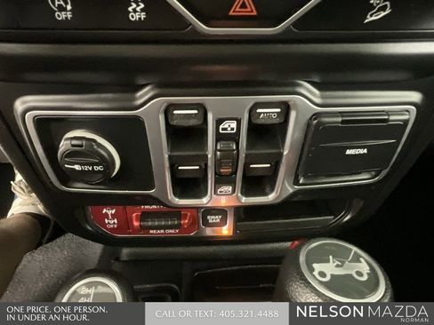 Used 2018 Jeep Wrangler Unlimited Rubicon w/ Dual Top Group image 36