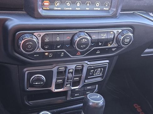 Used 2020 Jeep Gladiator Overland image 35