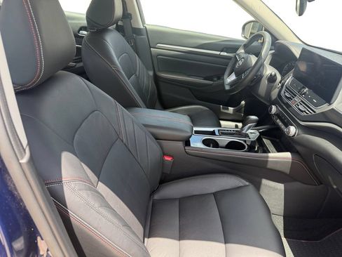 Used 2024 Nissan Altima 2.5 SR w/ SR Premium Package FWD image 16