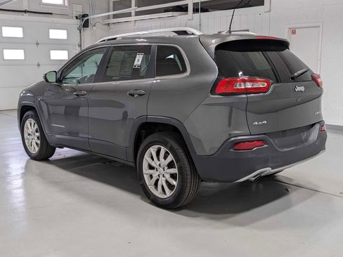 Used 2017 Jeep Cherokee Limited AWD/4WD image 10