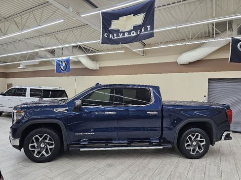 Used 2023 GMC Sierra 1500 SLT AWD/4WD image 9