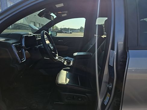 Used 2023 GMC Canyon AT4 w/ AT4 Premium Package AWD/4WD image 10