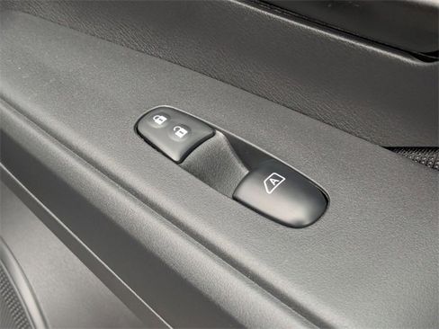 New 2025 Nissan Kicks Play S image 32