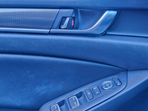 Used 2022 Honda Accord Sport image 11