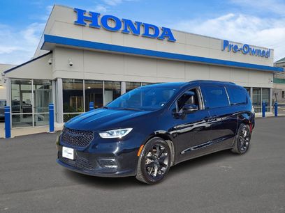 Used 2025 Chrysler Pacifica Limited