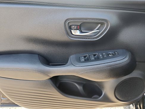 Used 2023 Honda HR-V LX image 12