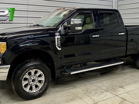 Used 2017 Ford F350 Lariat image 1