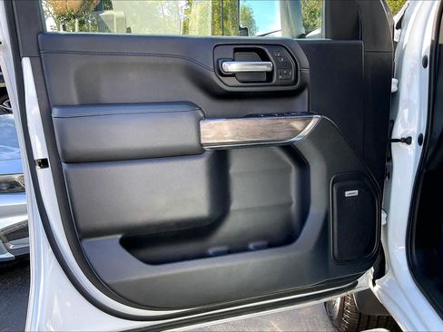 Used 2020 Chevrolet Silverado 2500 LTZ w/ LTZ Premium Package image 21