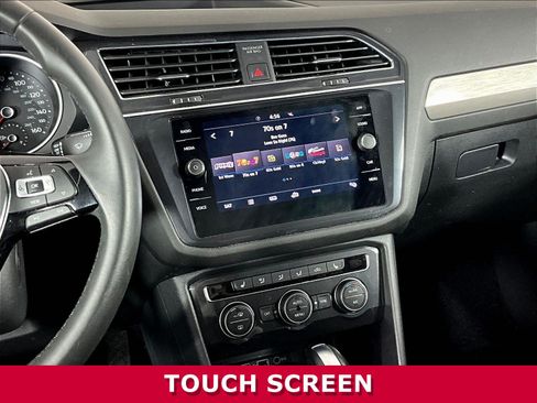 Used 2020 Volkswagen Tiguan SE w/ Panoramic Sunroof Package FWD image 9