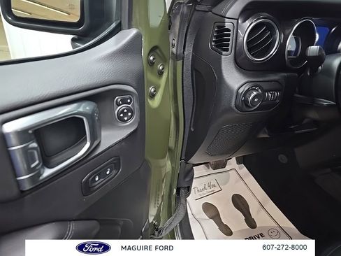 Used 2021 Jeep Wrangler Unlimited Sahara image 30