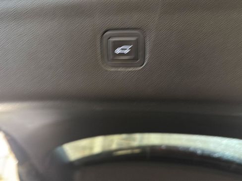 Used 2019 Buick Enclave Avenir w/ Avenir Technology Package AWD/4WD image 32