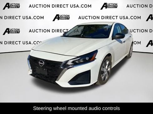 Used 2024 Nissan Altima 2.5 S image 2