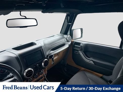 Used 2018 Jeep Wrangler Unlimited Sahara AWD/4WD image 27