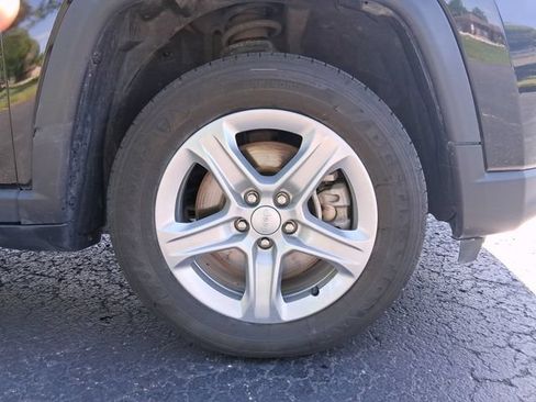 Used 2024 Jeep Compass Latitude AWD/4WD image 8