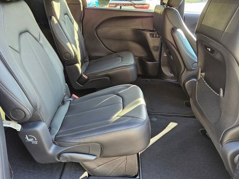 New 2026 Chrysler Pacifica Select FWD image 14