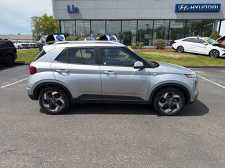 Used 2025 Hyundai Venue SEL FWD video 2