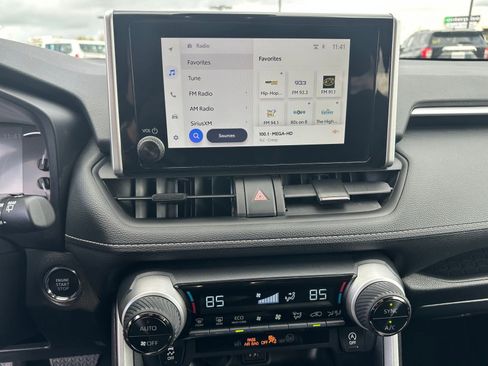 Used 2025 Toyota RAV4 XLE image 21