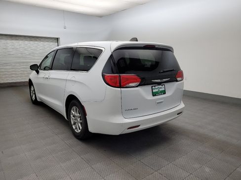Used 2023 Chrysler Voyager LX FWD image 5