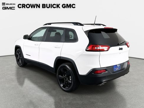 Used 2018 Jeep Cherokee Latitude w/ Altitude Package image 7