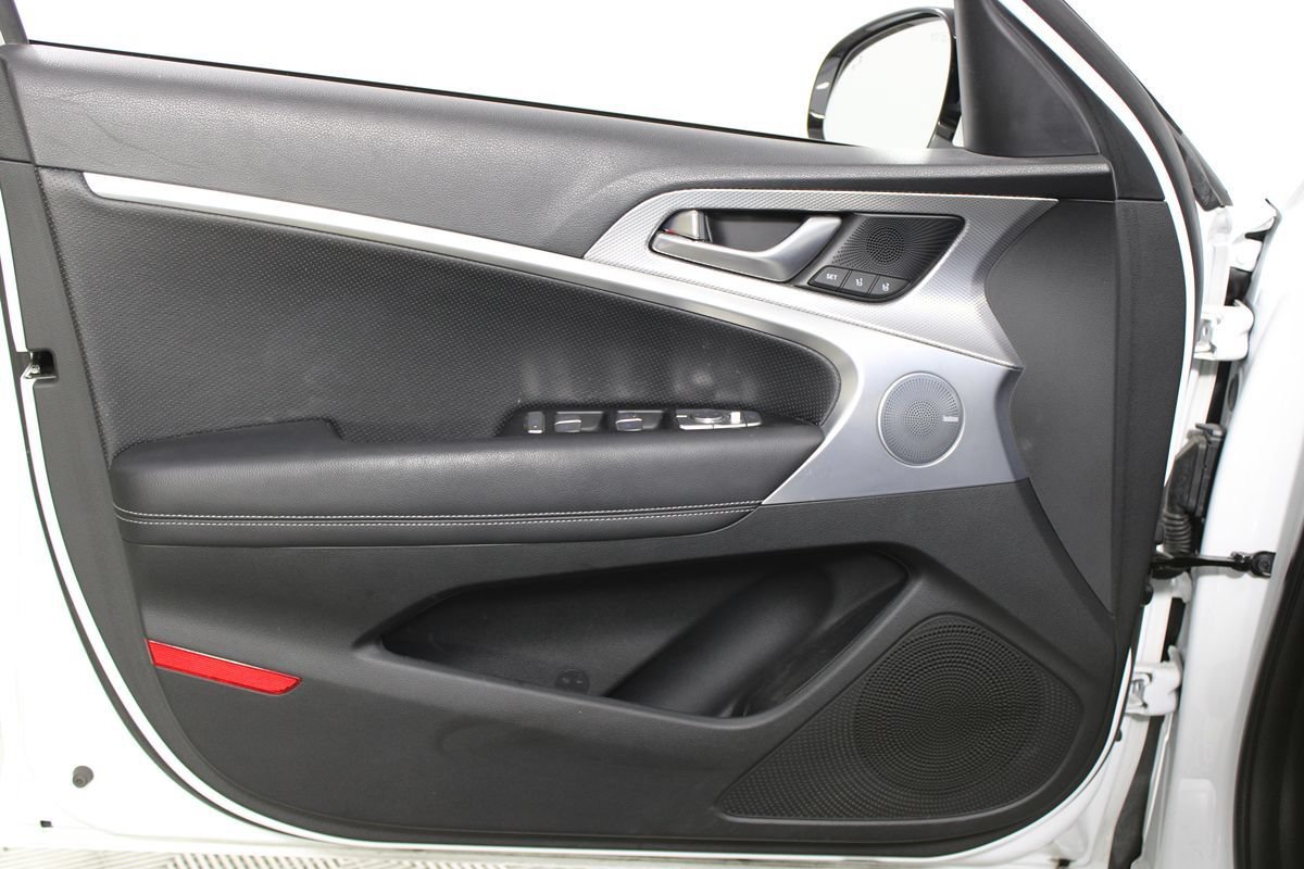 Used 2022 Genesis G70 2.0T w/ Prestige Package RWD image 4