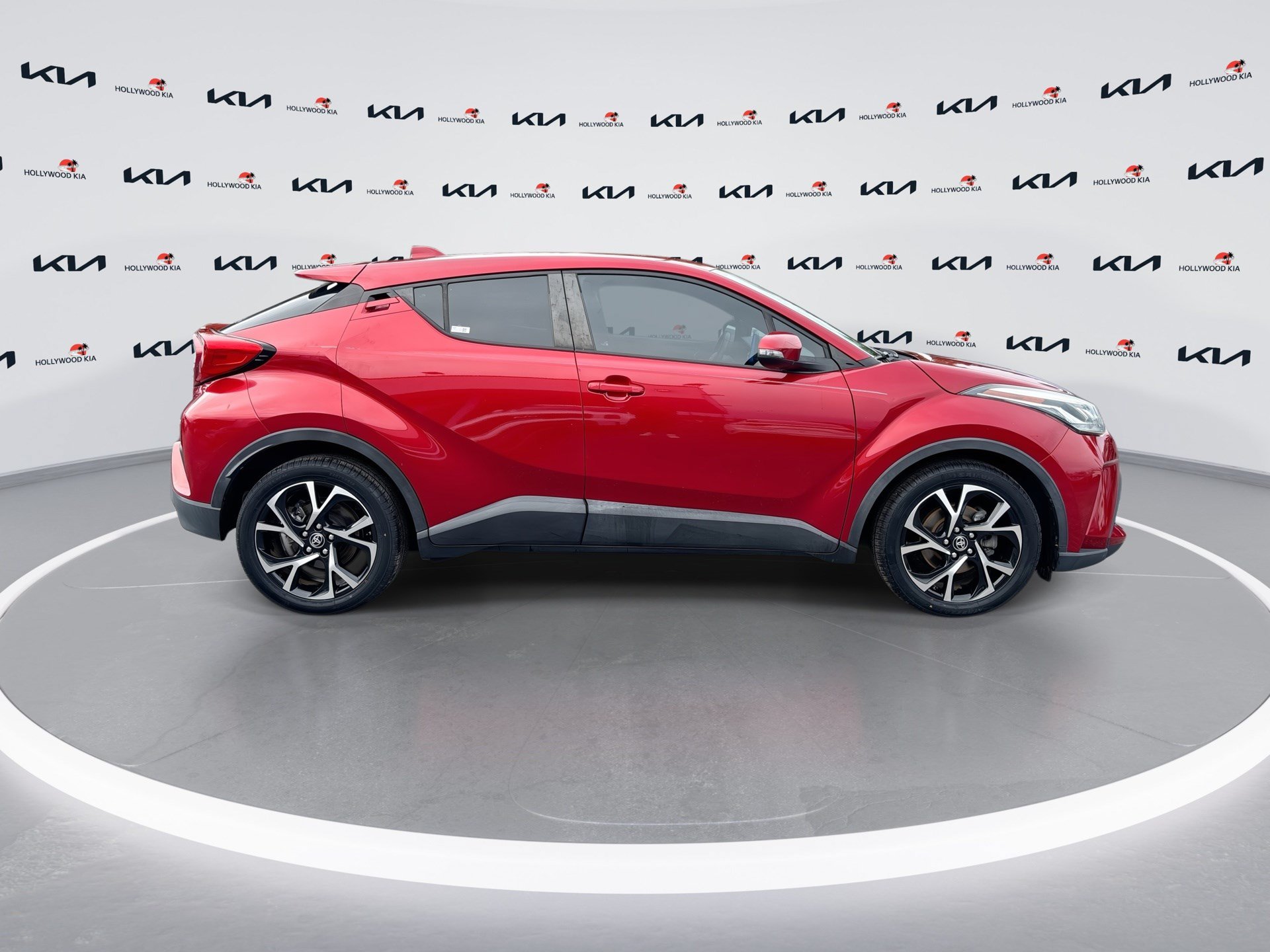 Used 2021 Toyota C-HR XLE FWD image 9