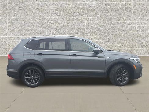 Certified 2024 Volkswagen Tiguan SE AWD/4WD image 8