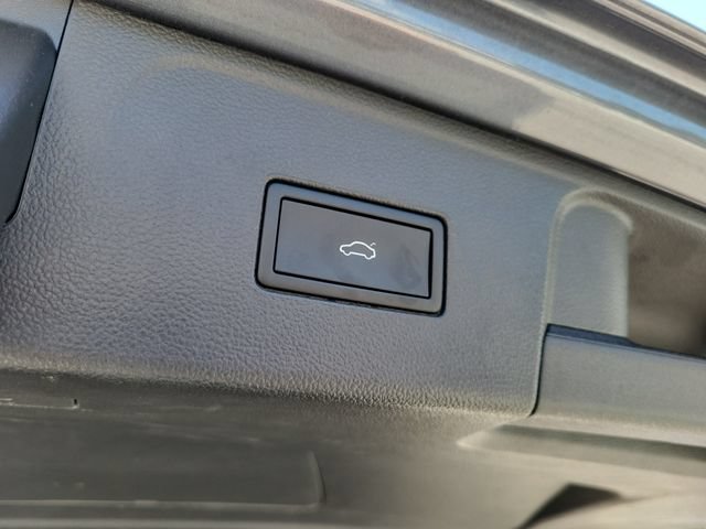 Used 2025 Volkswagen Atlas SE FWD image 9