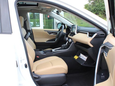 Used 2020 Toyota RAV4 XLE Premium AWD/4WD image 24