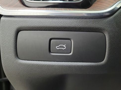 Used 2023 Volvo XC60 B5 Ultimate image 32