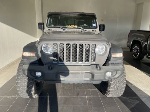 Used 2020 Jeep Gladiator Sport image 7