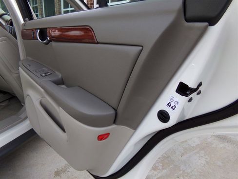 Used 2003 Cadillac De Ville Sedan w/ Comfort & Convenience Package image 77