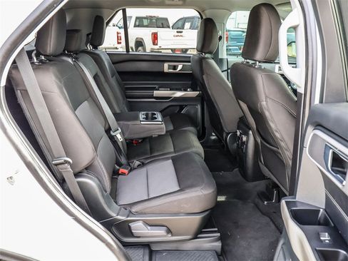 Used 2022 Ford Explorer XLT image 19