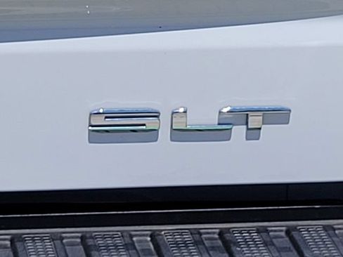 Used 2022 GMC Sierra 1500 SLT w/ SLT Premium Plus Package AWD/4WD image 11