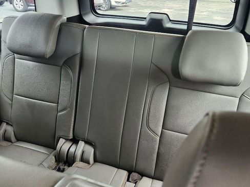 Used 2018 Chevrolet Suburban LT RWD image 17