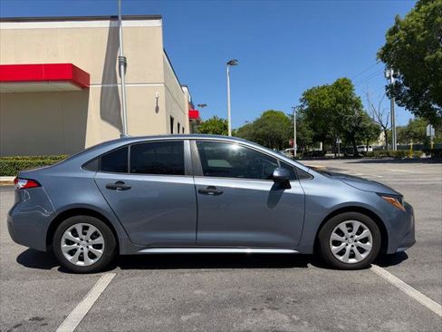Used 2020 Toyota Corolla LE FWD image 11