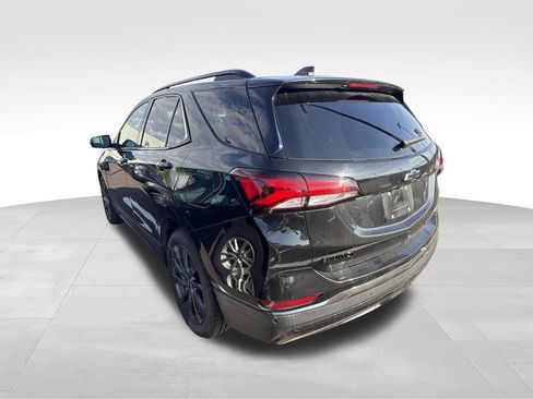 Used 2022 Chevrolet Equinox RS w/ Infotainment Package FWD image 4